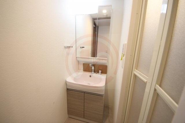 物件内観写真7　(独立洗面台で身支度をすべて済ませてしまいましょう)