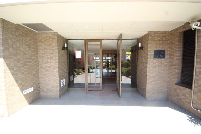 物件外観写真2　(建物の内部です)