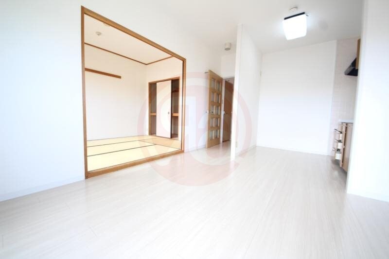 物件内観写真5　(ゆったりとしたリビングです)