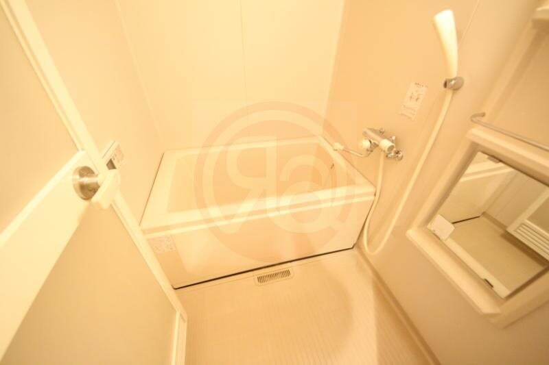 物件内観写真7　(日々の疲れを癒すお風呂付です)