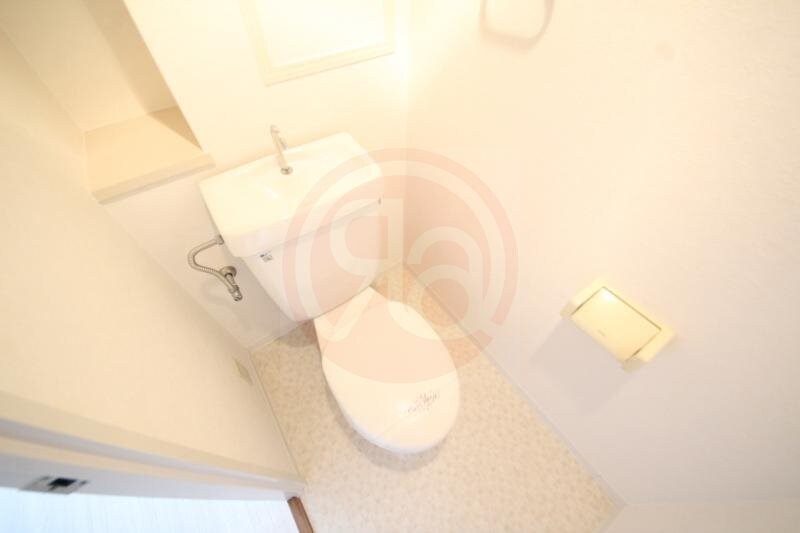 物件内観写真9　(落ち着いた色調のトイレです)