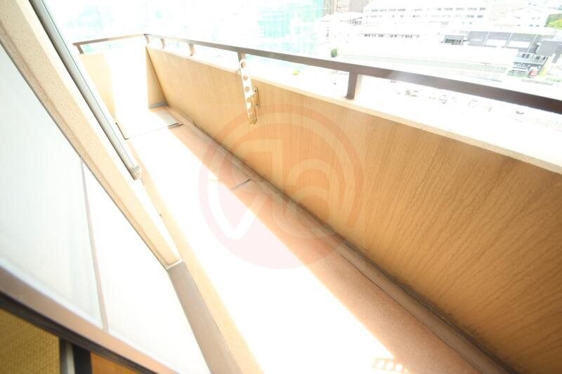 物件内観写真13　(開放的で明るい空間を演出してくれるバルコニーです)