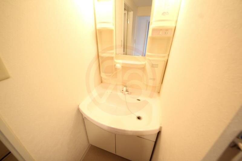 物件内観写真19　(朝の支度にも助かる、独立の洗髪洗面化粧台)