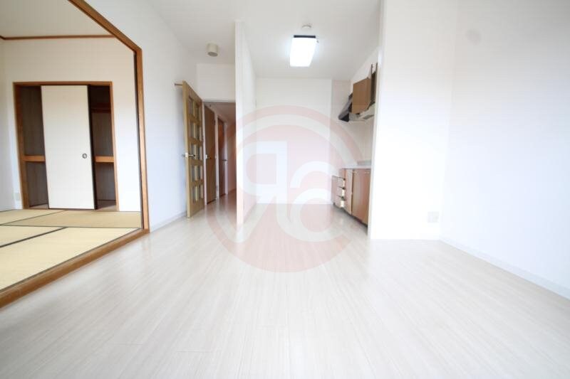 物件内観写真23　(ゆったりとした居間です)