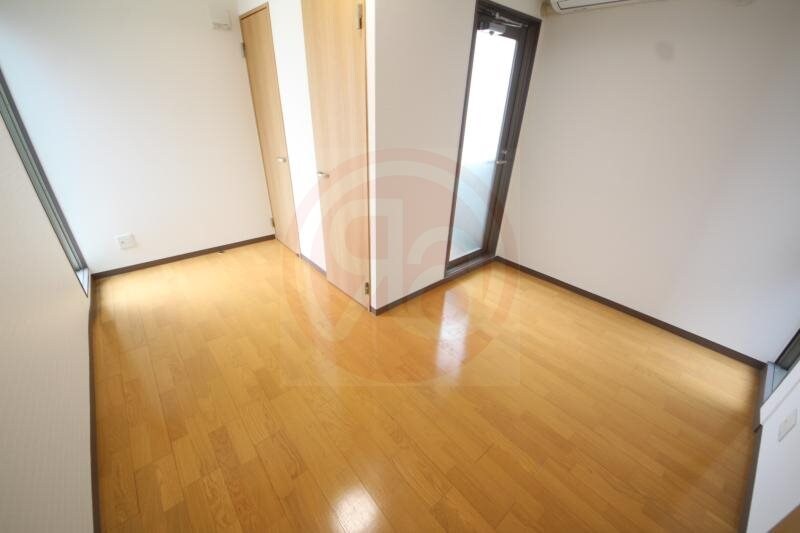 物件内観写真4　(こちらのリビングで趣味の時間をお楽しみください)