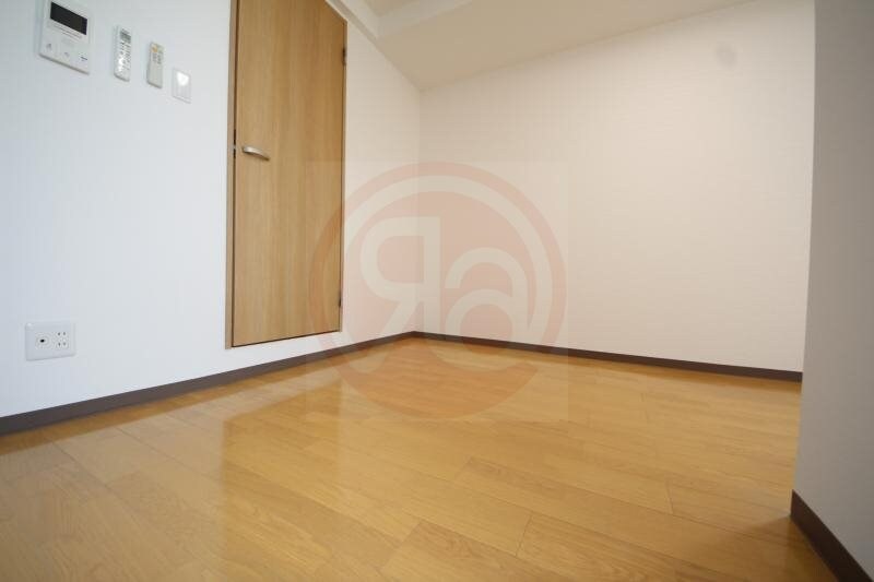 物件内観写真26　(個人の部屋や寝室として使える洋室です)