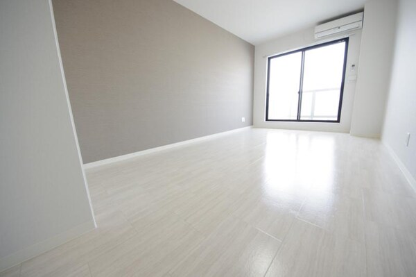 居室(ゆったりとした居間です)