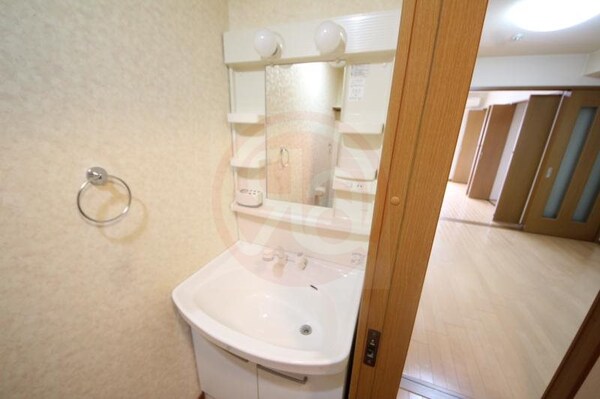 独立洗面台(独立洗面台あり、毎朝おしゃれに忙しい女性の方におすすめです)