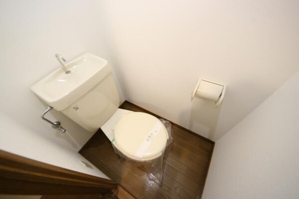 トイレ(コンパクトで使いやすいトイレです)
