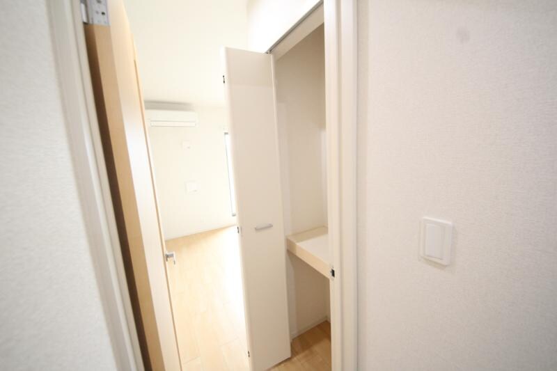 物件内観写真21　(大きなスペースがあり、収納には困りません)