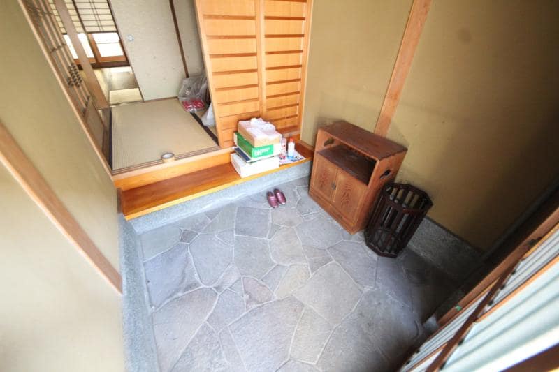 物件内観写真10　(明るい玄関です)