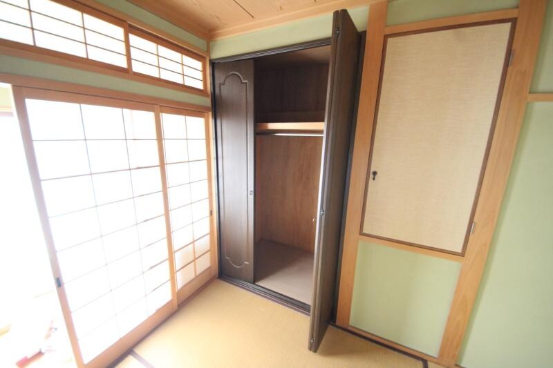 物件内観写真11　(ちょっとした収納スペースも充実しています)