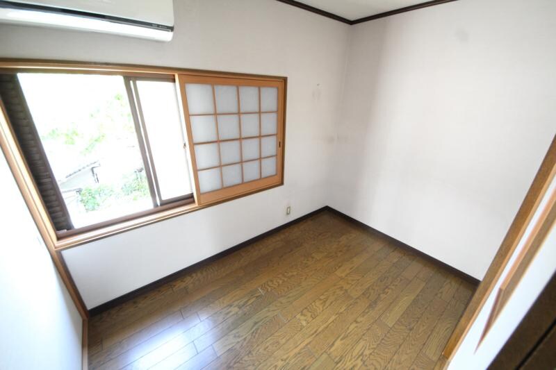 物件内観写真18　(子供のお昼寝に使えるお部屋です)