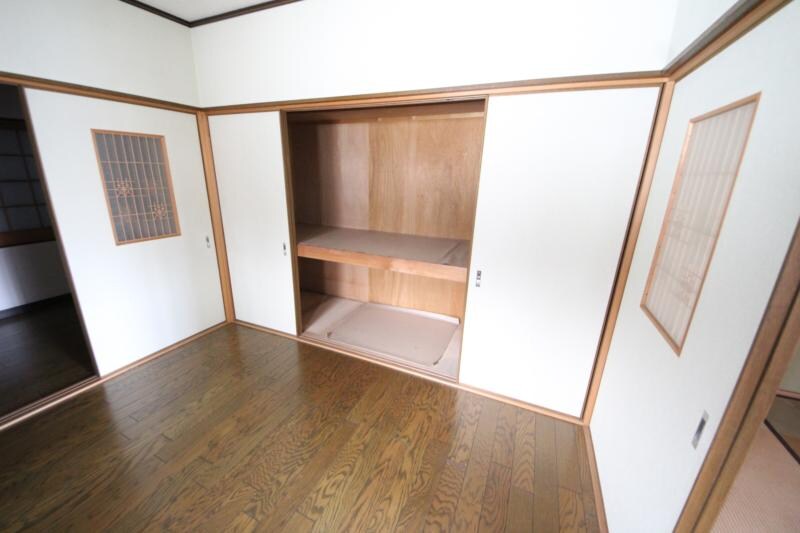 物件内観写真20　(こまごまとしたものを収納できそうですね)