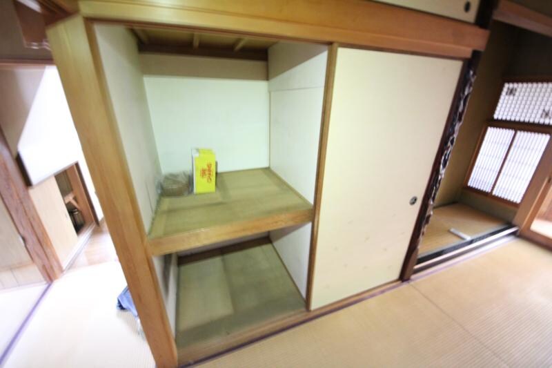 物件内観写真21　(小物を収納するのに便利です)