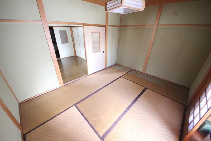 物件内観写真27　(明るい和室です)
