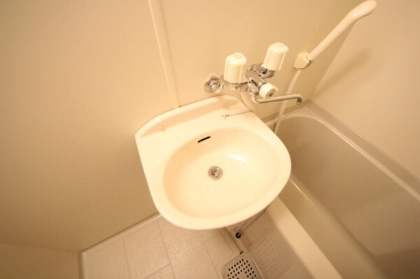 洗面・脱衣所(忙しい朝には欠かせない洗面所です)