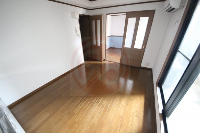 物件内観写真4　(こちらのリビングで趣味の時間をお楽しみください)