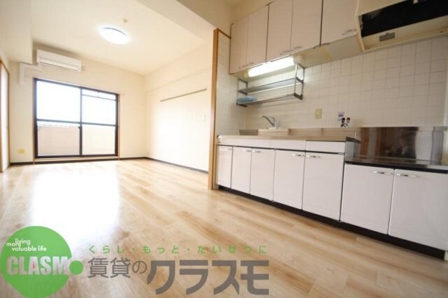 物件内観写真4　(ゆったりとしたリビングです)