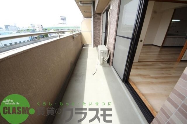 物件内観写真12　(バルコニーからの眺めを楽しみながら食事をしませんか)