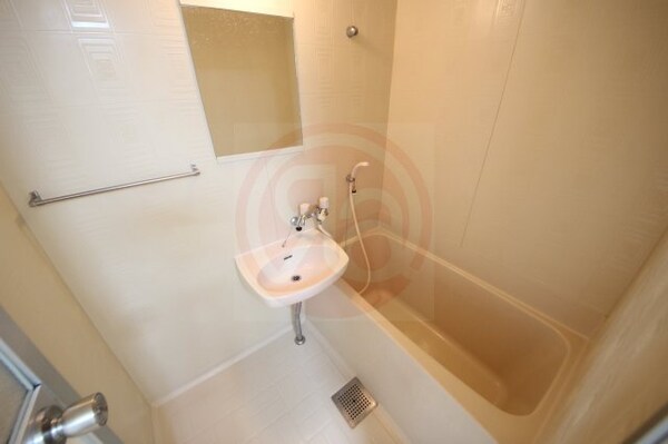 浴室(明るい玄関です)