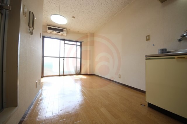 物件内観写真23　(外からの目が気にならないバルコニーで洗濯物が干せます)