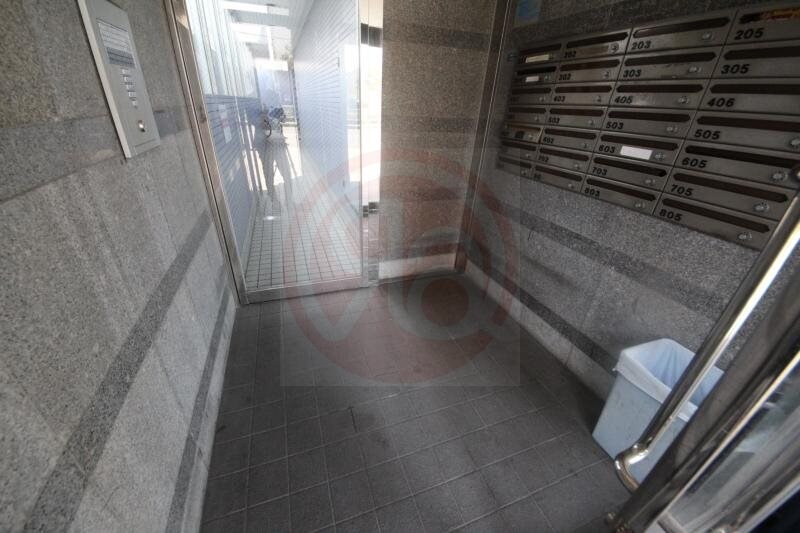 物件外観写真2　(清潔なエントランスです)