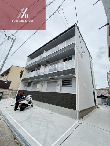 物件外観写真1　(落ち着いた雰囲気の外観です)