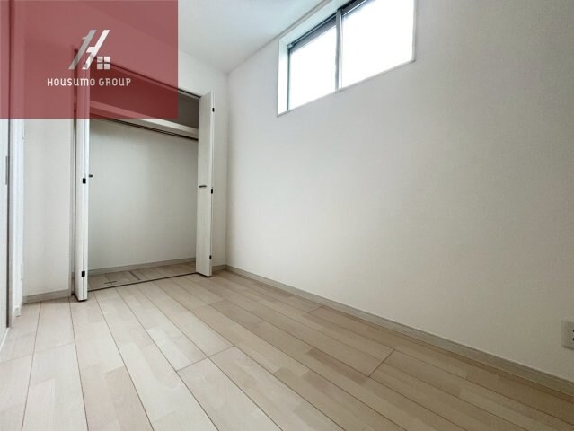 物件内観写真7　(明るい洋室です)