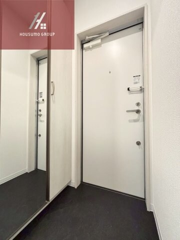 物件内観写真11　(ゆったりとした玄関です)