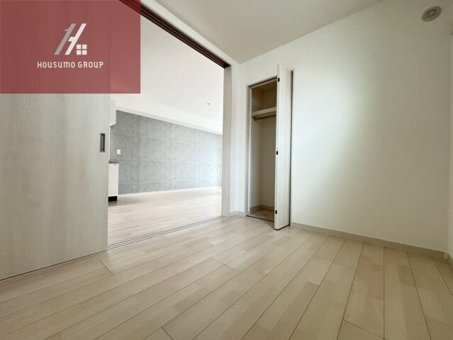 物件内観写真7　(明るい洋室です)