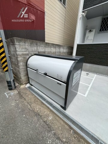 物件外観写真3　(清潔なロビーです)