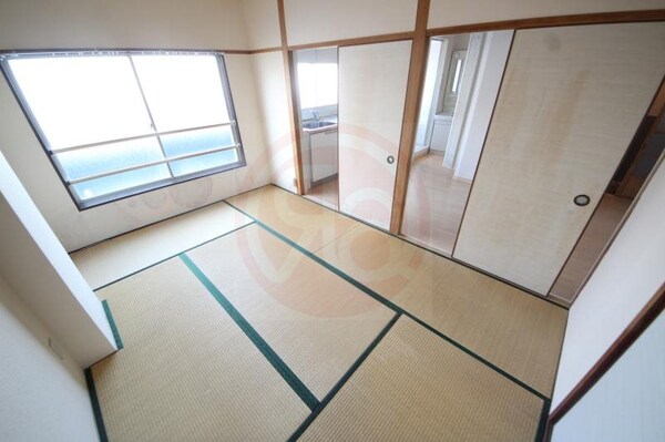 和室(日本らしい落ち着いた雰囲気の和室です)