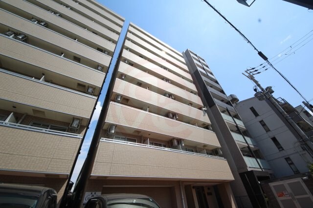 物件外観写真1　(落ち着いた雰囲気の外観です)