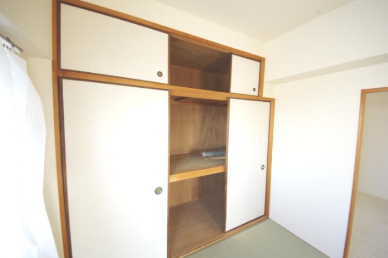 物件内観写真13　(小物を収納するのに便利です)