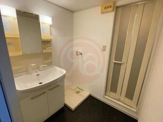 物件内観写真18　(ゆったりとスペースのある洗面所)