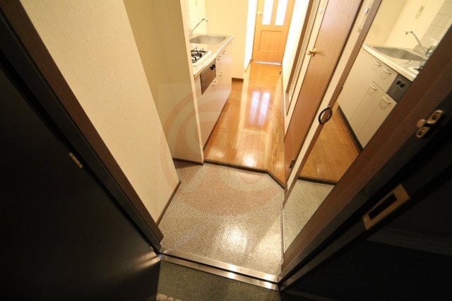 物件内観写真17　(明るい玄関です)