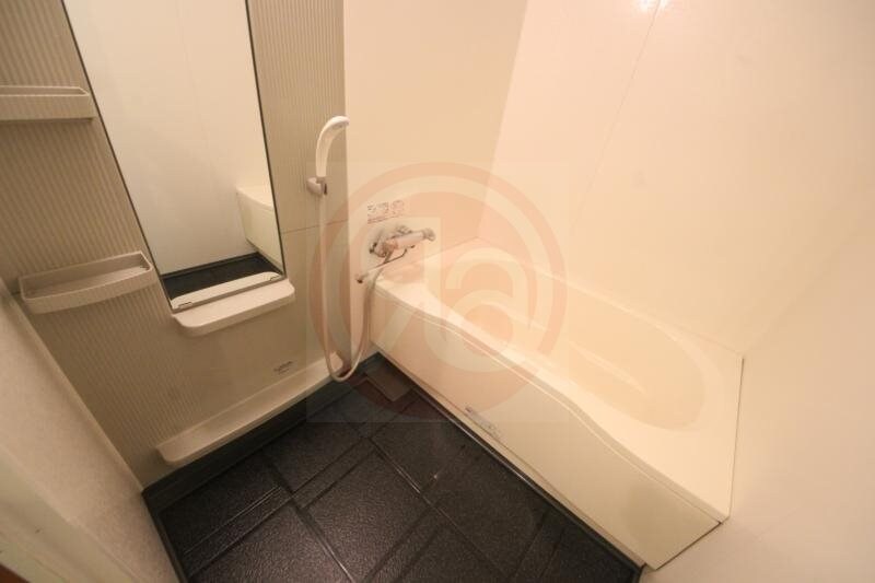 物件内観写真9　(日々の疲れを癒すお風呂付です)