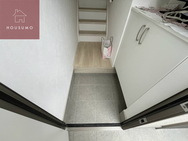 玄関(毎日通る玄関はこちらです)