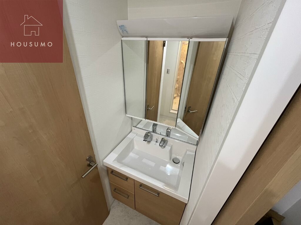 物件内観写真19　(独立洗面台、朝の身支度には欠かせません)