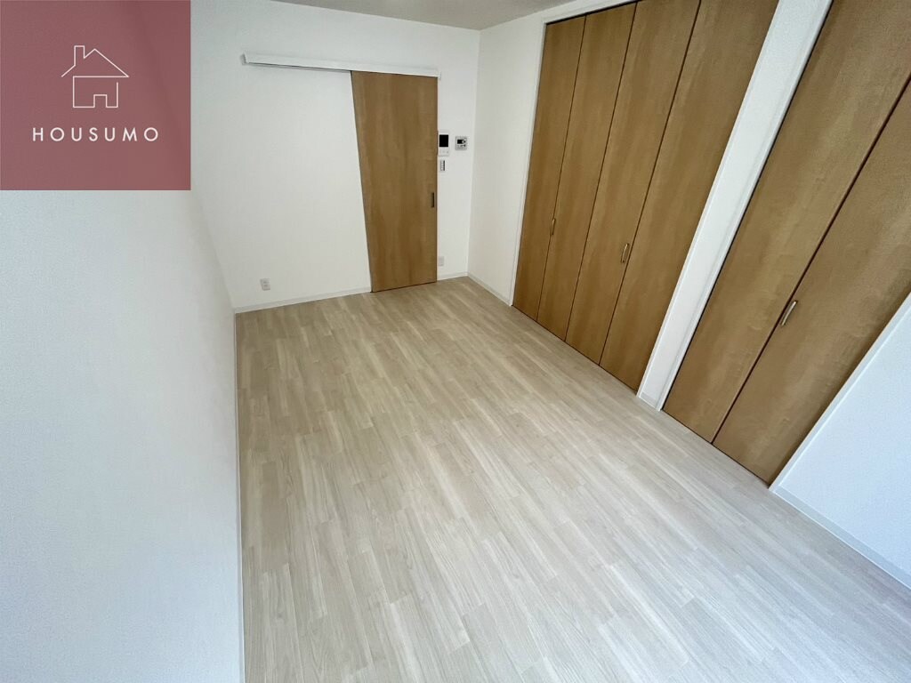 物件内観写真23　(こちらの居間で趣味の時間をお楽しみください)