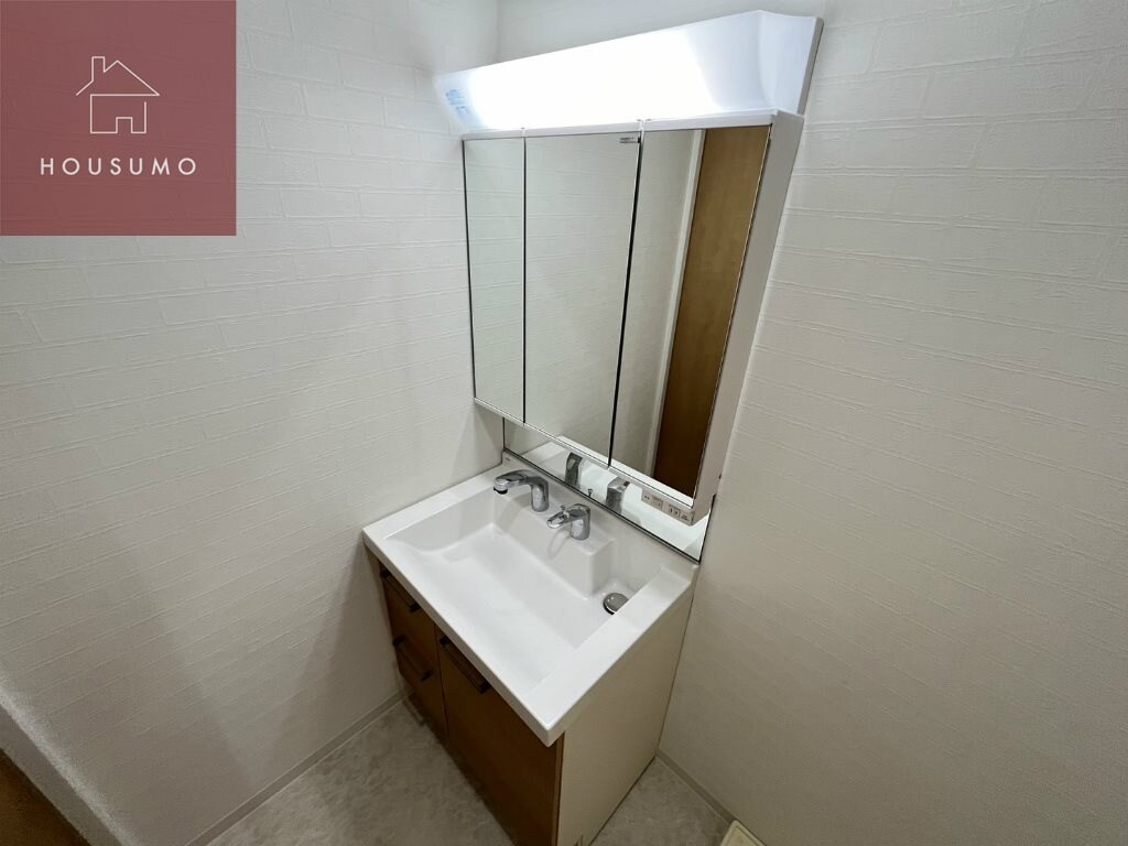 物件内観写真19　(独立洗面台、朝の身支度には欠かせません)