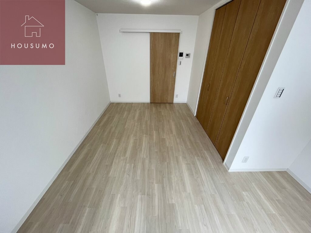 物件内観写真23　(こちらの居間で趣味の時間をお楽しみください)