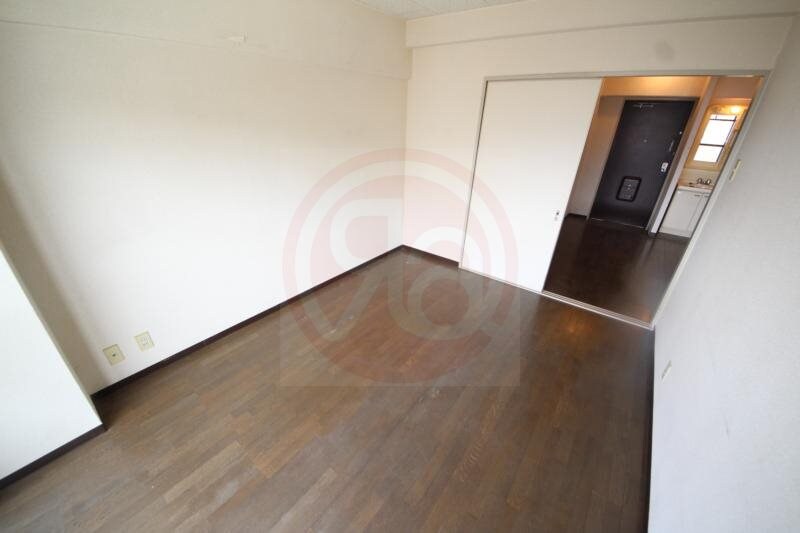 物件内観写真26　(広々とした洋室です)