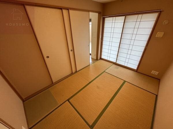 物件内観写真23　(フローリングだけでなく、和室もあります)