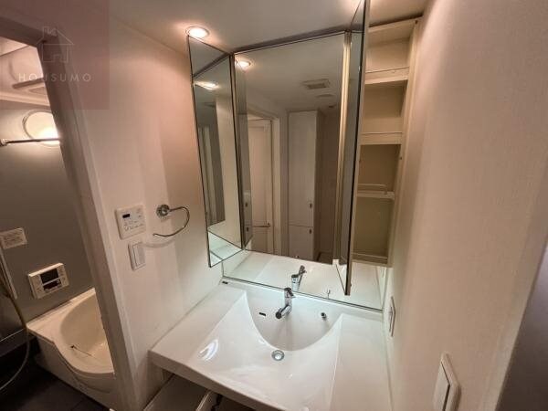 独立洗面台(独立洗面台で身支度をすべて済ませてしまいましょう)