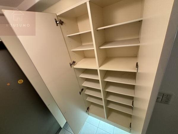 物件内観写真27　(たっぷりとした収納スペースです)