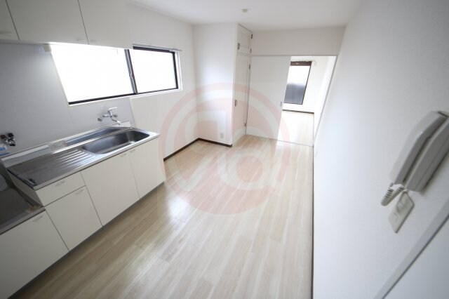 物件内観写真5　(おしゃれな居間です)