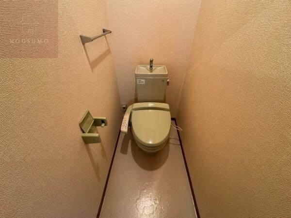 トイレ(落ち着いた色調のトイレです)