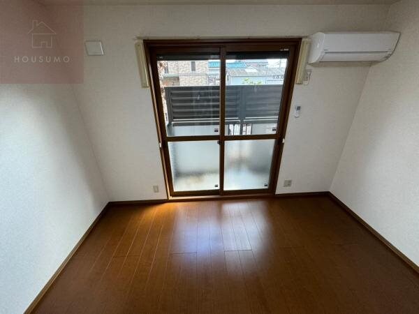 物件内観写真7　(使い勝手のいい寝室です)